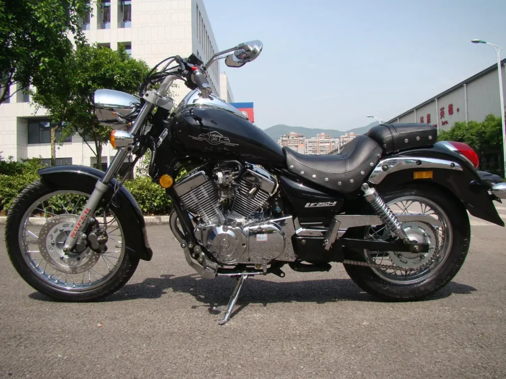 Lifan LF250 Cruiser – classic biker chopper with shiny chrome parts and studs