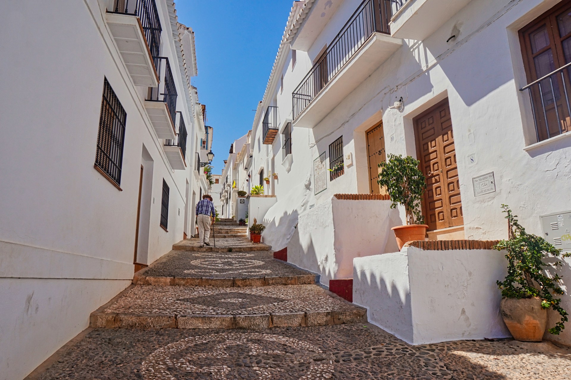 mototravelers might arrive late in the evening only to discover that parking is located in a distant public garage